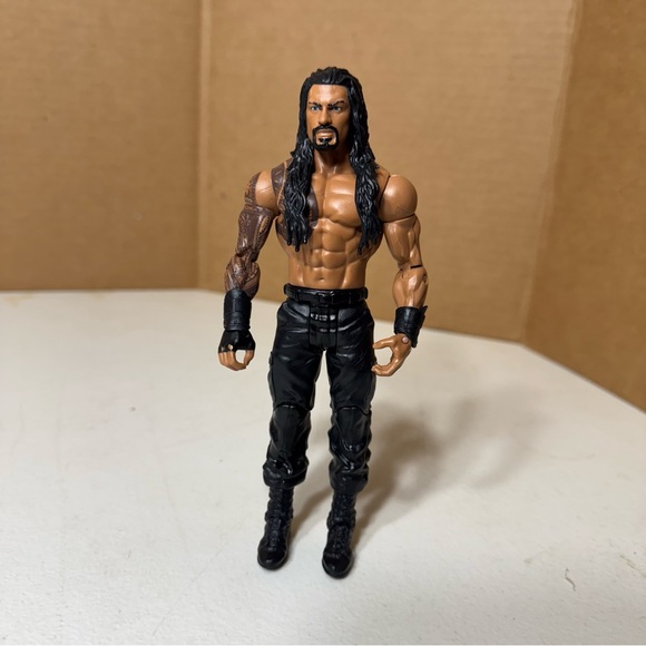 Roman Reigns‎ 2013 WWE Mattel Basic Collection Action Figure - Picture 4 of 6